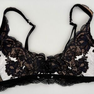 NWT Victoria’s Secret Sexy Black and White Lacy Bra Size M
